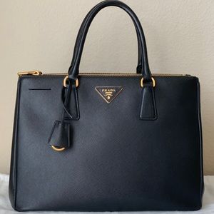 PRADA CLASSIC SAFFIANO BAG